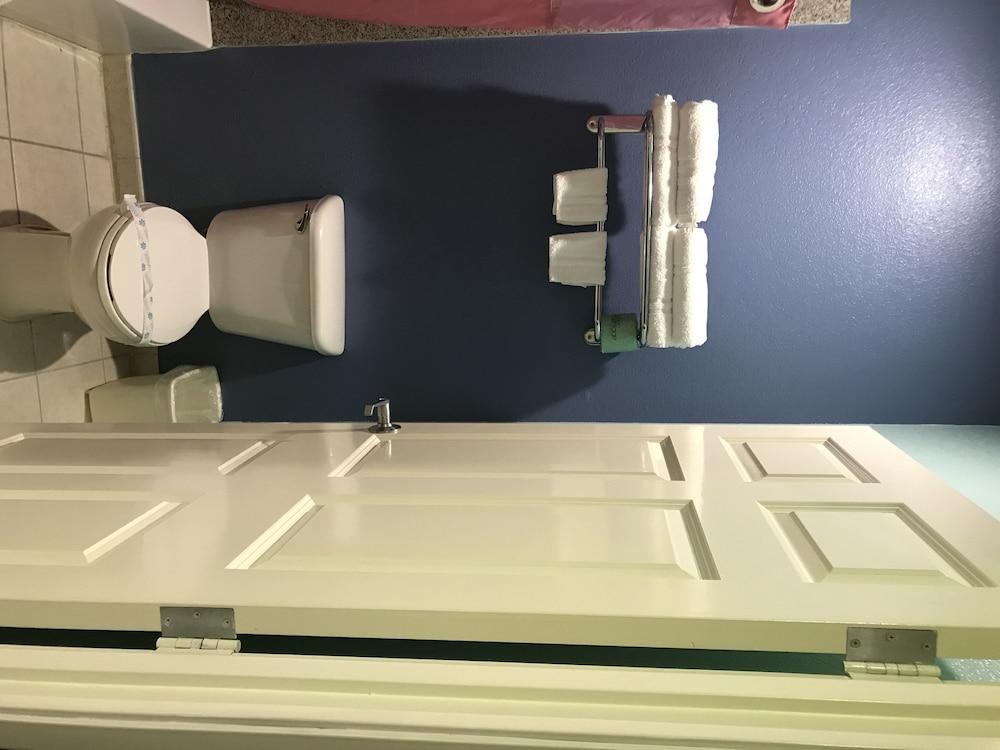 Aldine Camelot Inn And Suites מראה חיצוני תמונה