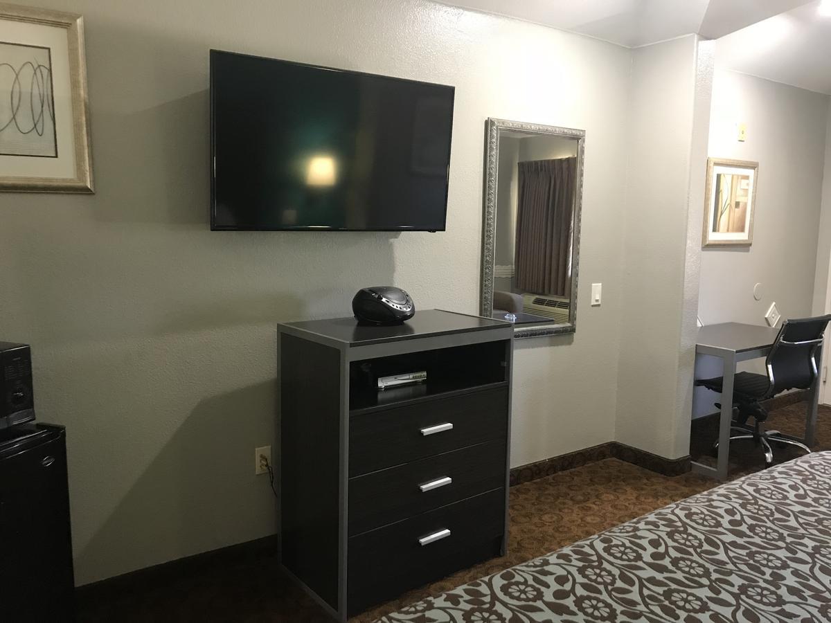 Aldine Camelot Inn And Suites מראה חיצוני תמונה
