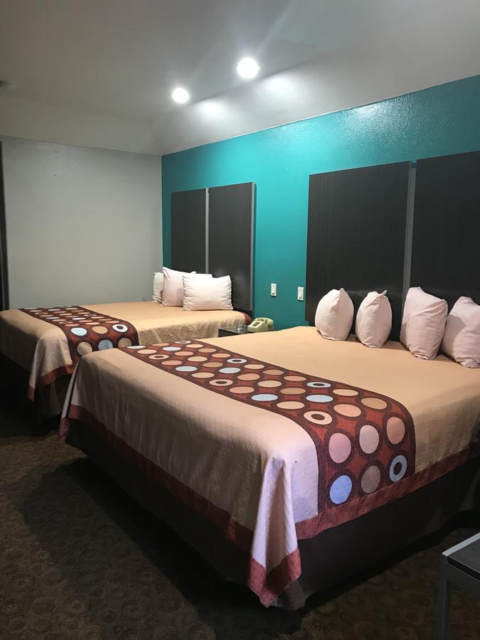 Aldine Camelot Inn And Suites מראה חיצוני תמונה