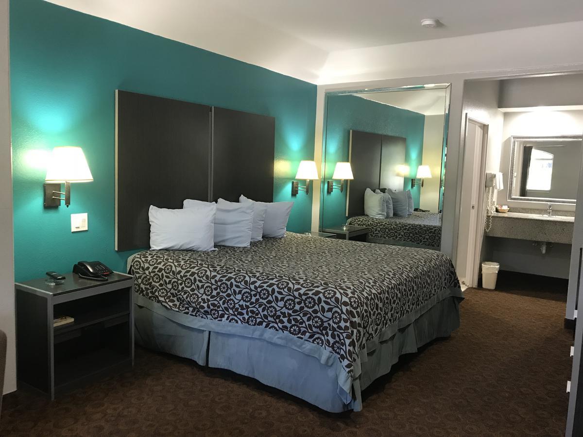 Aldine Camelot Inn And Suites מראה חיצוני תמונה