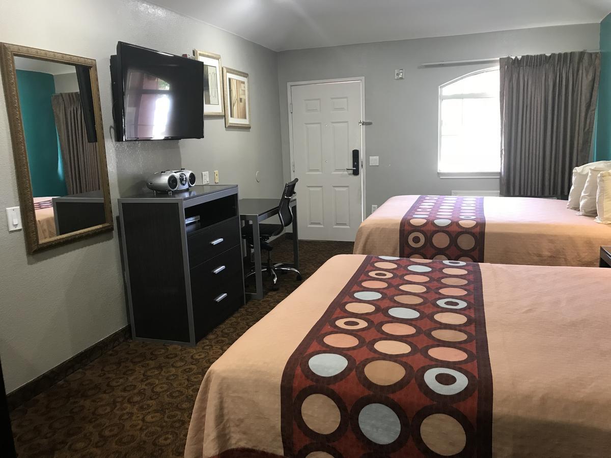 Aldine Camelot Inn And Suites מראה חיצוני תמונה