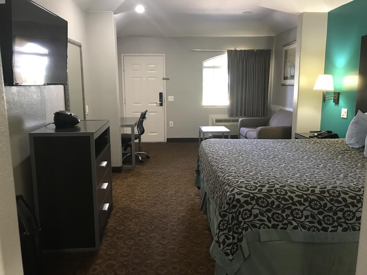 Aldine Camelot Inn And Suites מראה חיצוני תמונה