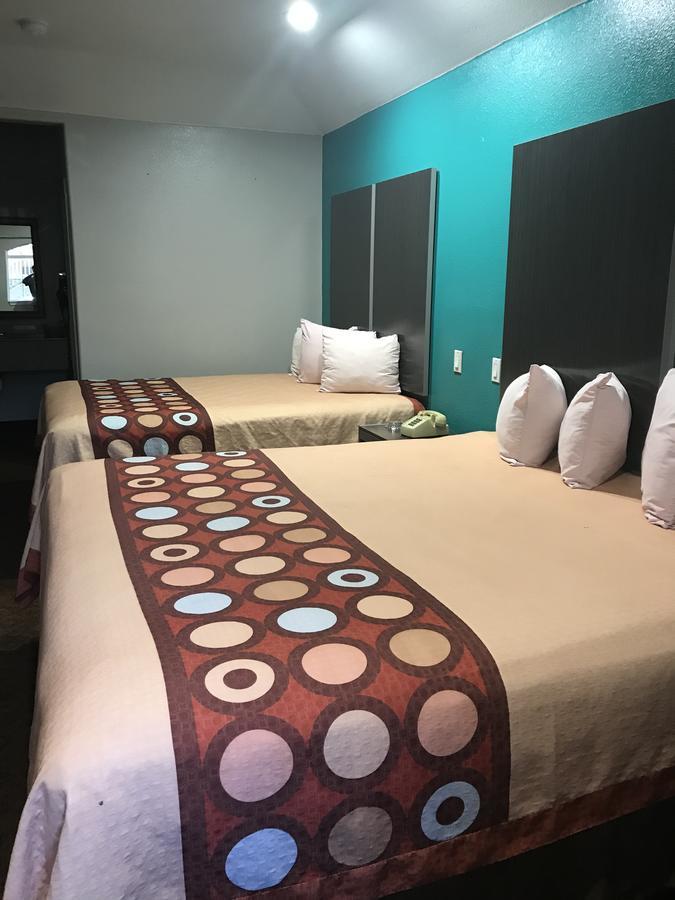 Aldine Camelot Inn And Suites מראה חיצוני תמונה