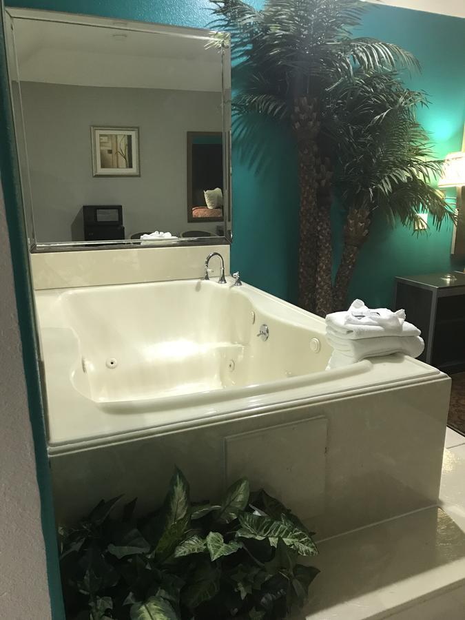 Aldine Camelot Inn And Suites מראה חיצוני תמונה