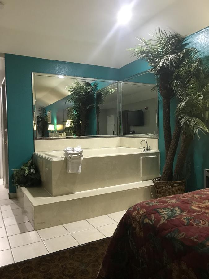 Aldine Camelot Inn And Suites מראה חיצוני תמונה