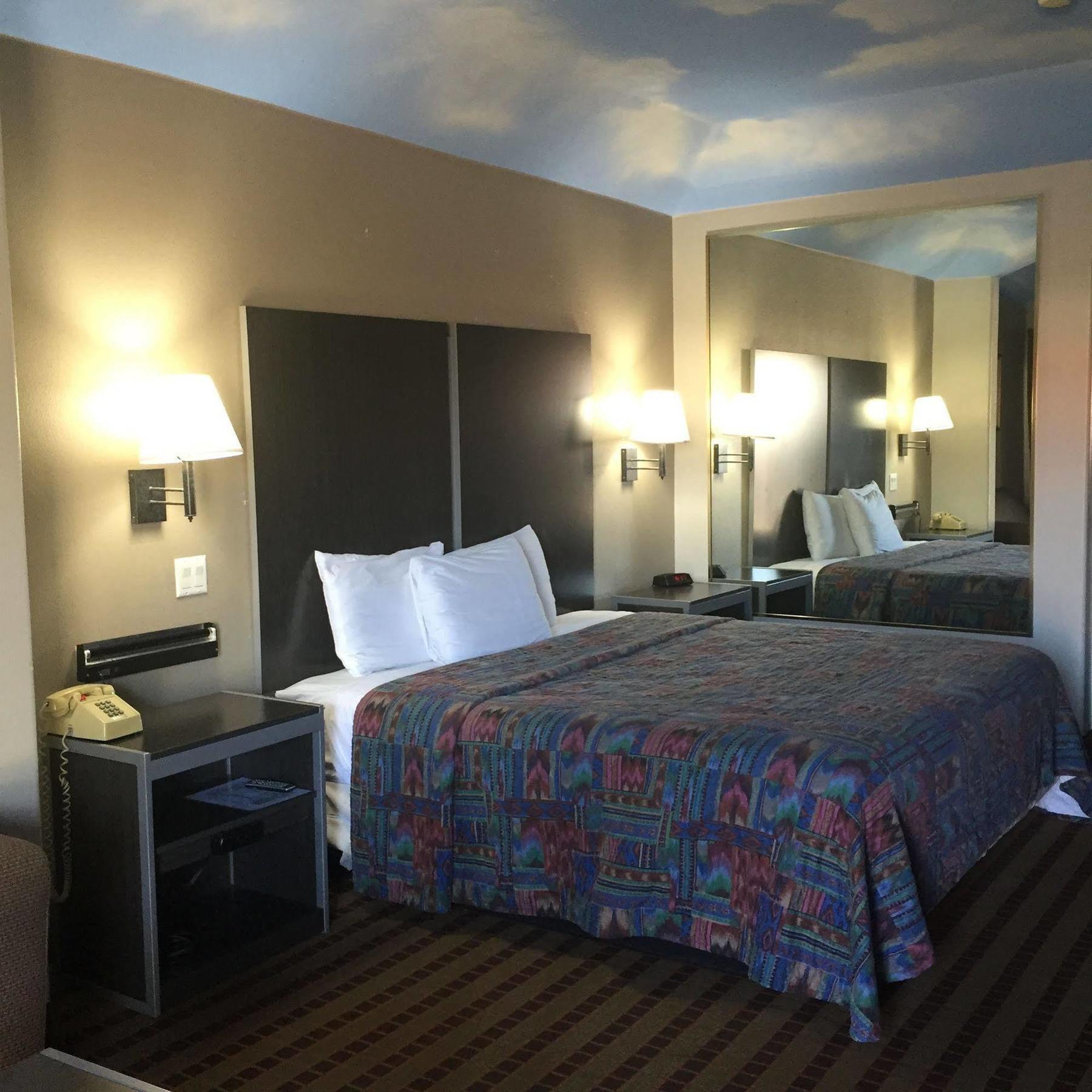 Aldine Camelot Inn And Suites מראה חיצוני תמונה