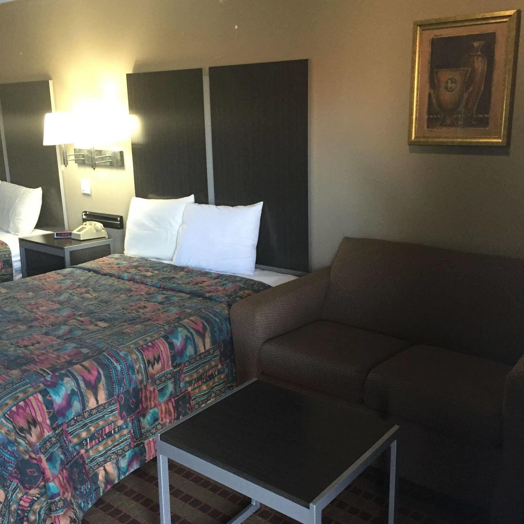 Aldine Camelot Inn And Suites מראה חיצוני תמונה