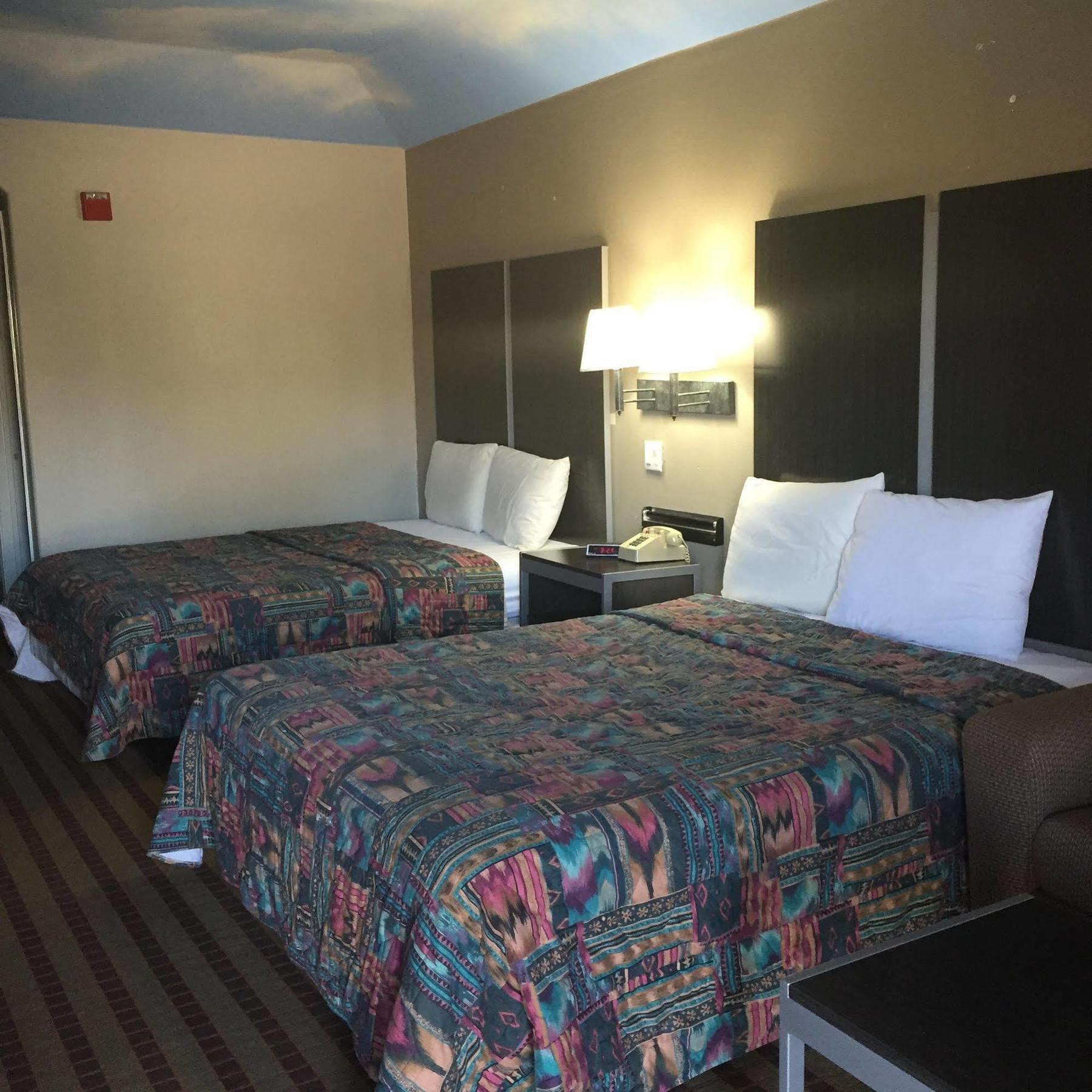 Aldine Camelot Inn And Suites מראה חיצוני תמונה