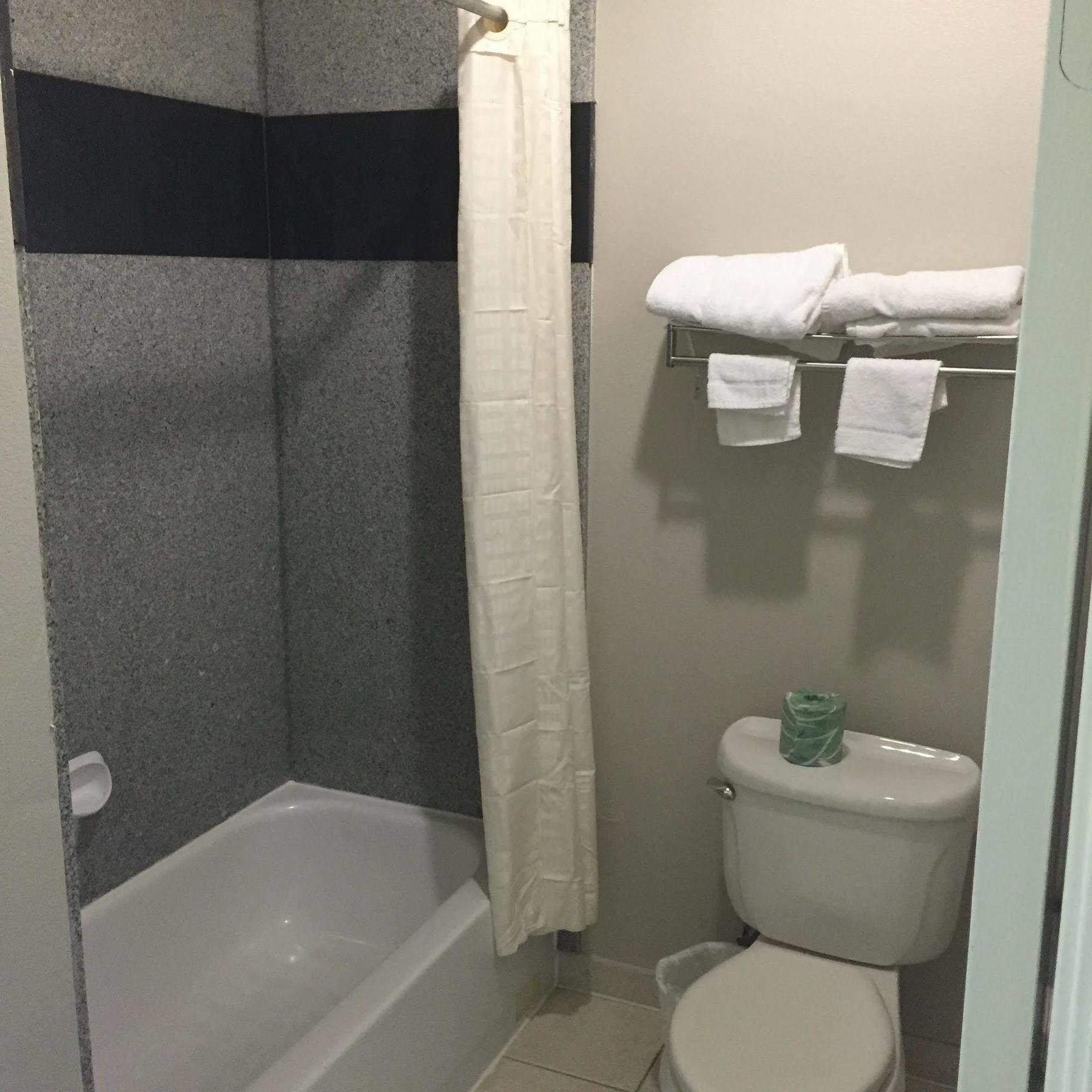 Aldine Camelot Inn And Suites מראה חיצוני תמונה