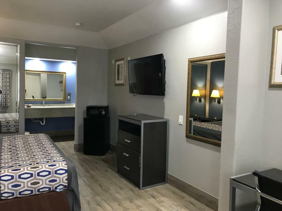 Aldine Camelot Inn And Suites מראה חיצוני תמונה
