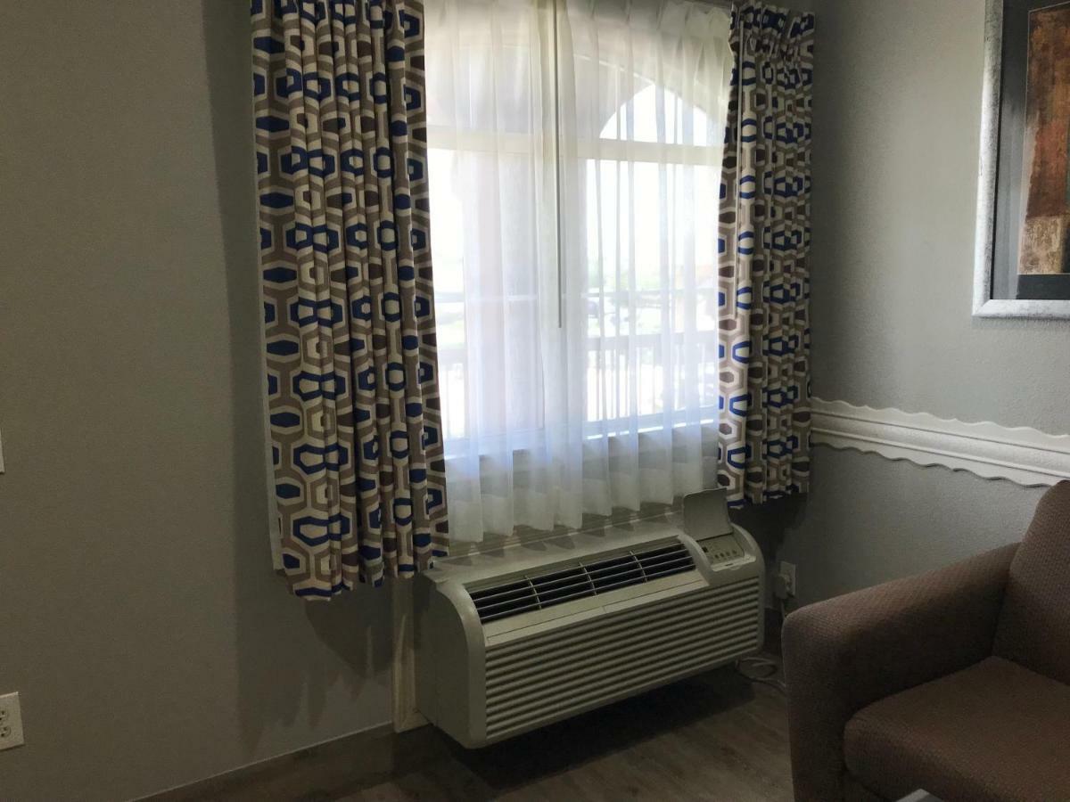Aldine Camelot Inn And Suites מראה חיצוני תמונה