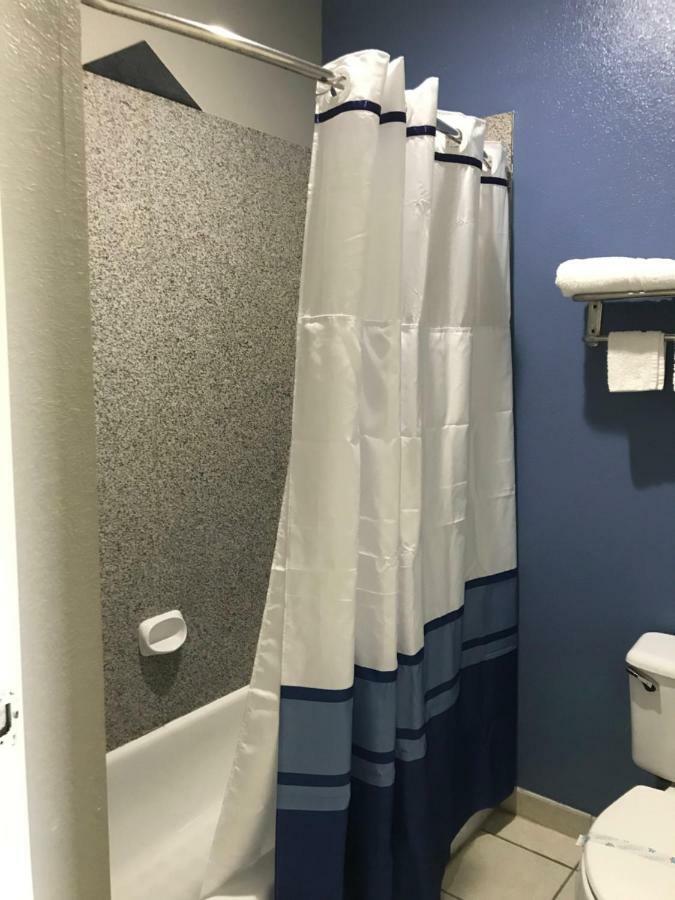 Aldine Camelot Inn And Suites מראה חיצוני תמונה