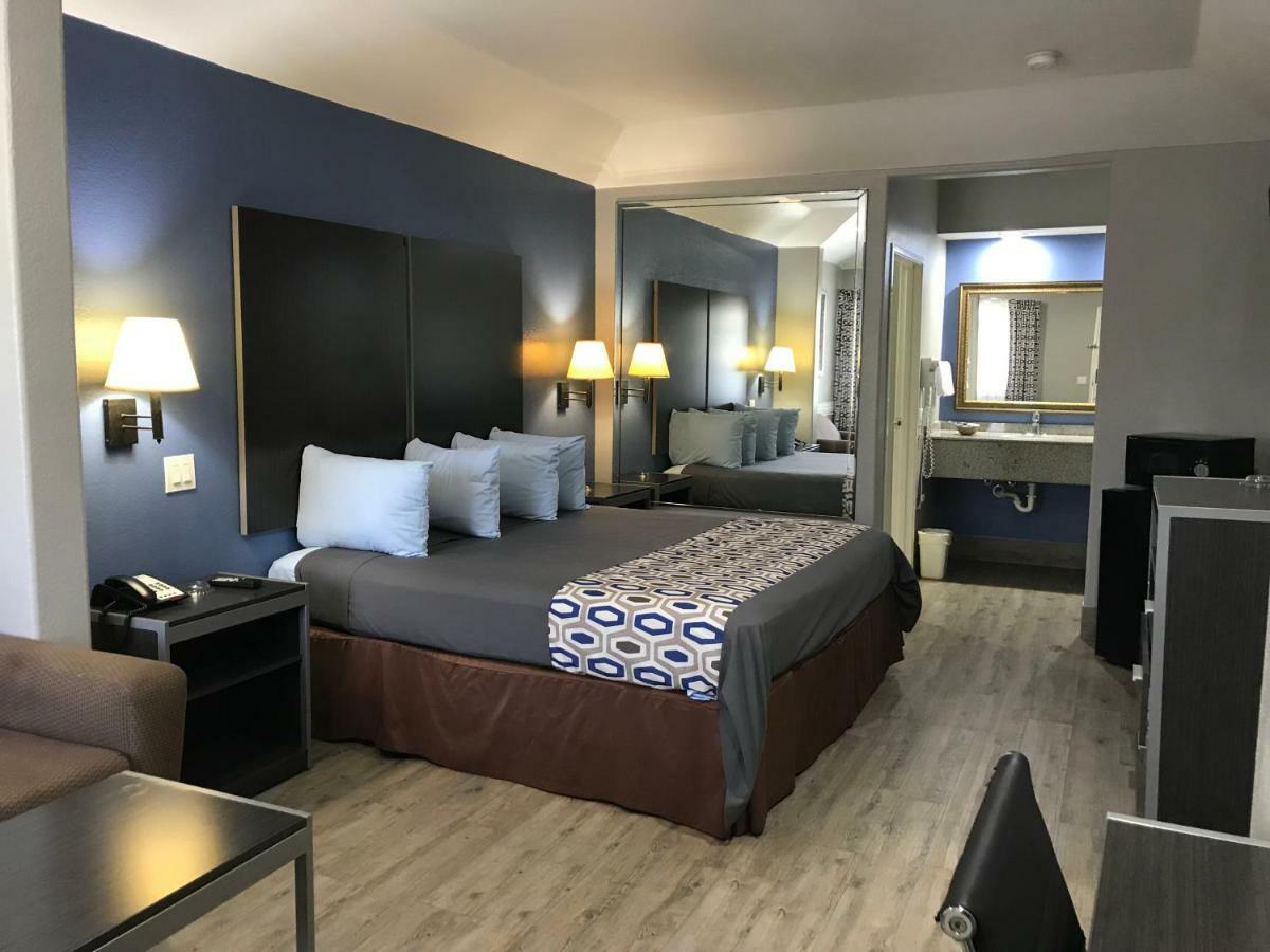 Aldine Camelot Inn And Suites מראה חיצוני תמונה